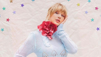 Lagi, Taylor Swift Pakai Aksesori Desainer Indonesia Rinaldy Yunardi