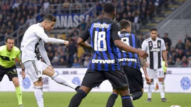 Pertandingan Serie A 2018/2019 antara Inter Milan melawan Juventus