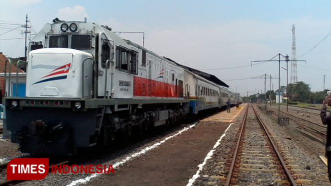 ILUSTRASI - Kereta Api tertahan di Stasiun. (FOTO: Dok. TIMES Indonesia)