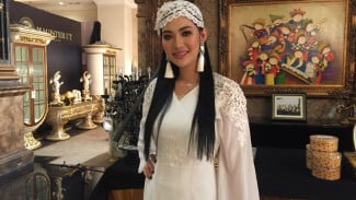 Della Perez Patah Hati Billy Syahputra Punya Pacar Baru