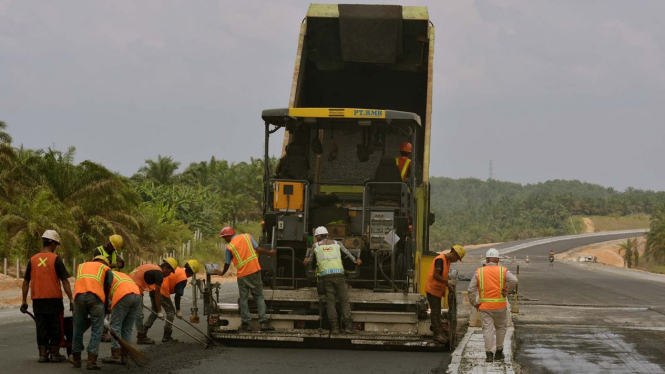 Suasana saat progres proyek Jalan Tol Pekanbaru-Dumai