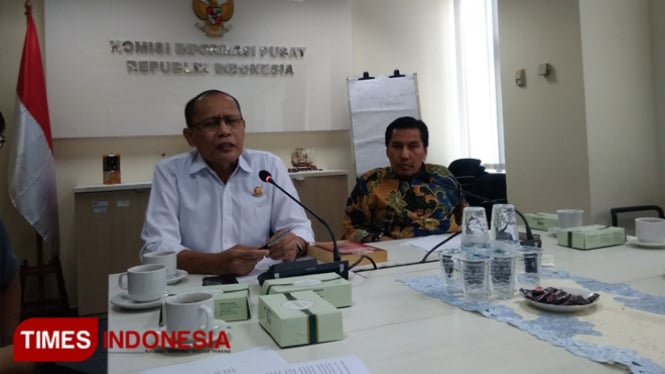 Komisioner KI Pusat Cecep Suryadi (kanan) dalam diskusi menggagas Hari Keterbukaan Informasi Nasional di Jakarta. (FOTO: Yayat R Cipasang/TIMES Indonesia)