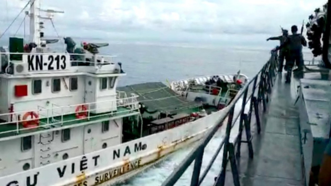 Insiden kapal Vietnam dan KRI Tjiptadi. - Angkatan Laut Indonesia