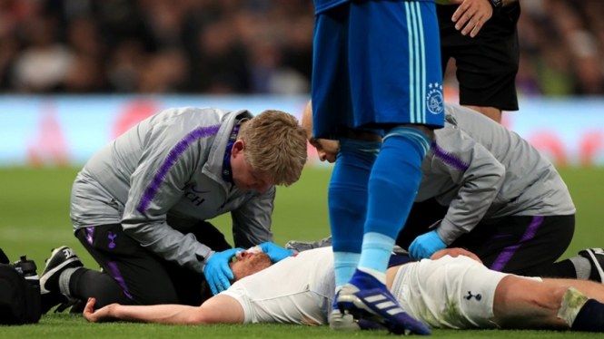Pemain Tottenham Hotspur, Jan Vertonghen sempat pingsan karena cedera kepala