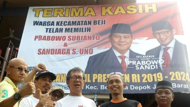 Baliho Prabowo-Sandi terpasang di Depok.