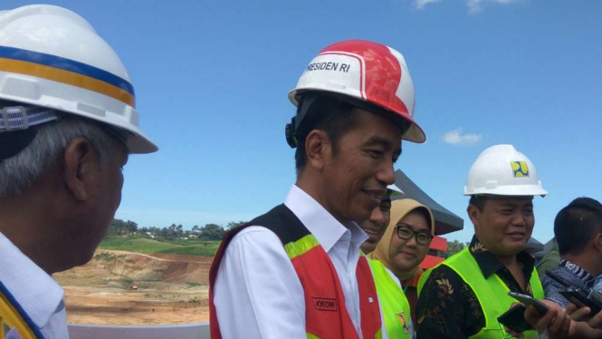 Presiden Joko Widodo di Bendungan Gondang, Karanganyar, Jawa Tengah.