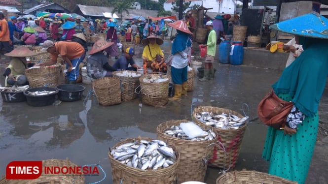 Ikan yang dijual di pasar. (FOTO: Ferry Agusta Satrio/TIMES Indonesia)