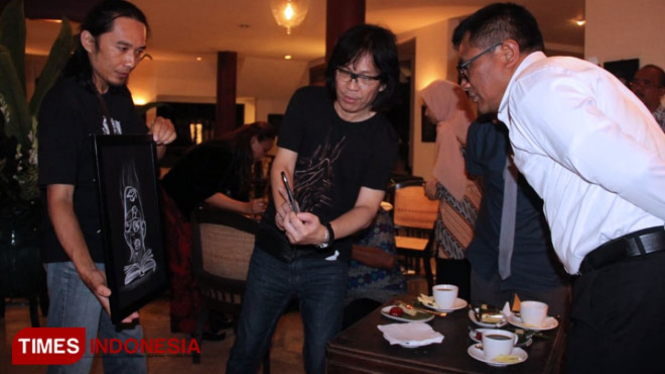 Direktur Gawainesia TIMES Indonesia, Doddy Hernanto aliasÂ MrÂ D (tengah). (FOTO: Tria Adha/TIMES Indonesia)