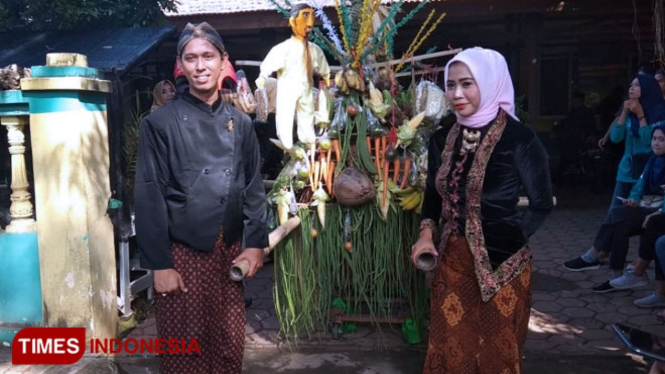 Kemeriahan acara ritual Bancakaan Kayon, yang merupakan acara syukuran atas direnovasinya makam Sunan Syeh Asy"ari Bejagung, Tuban kembali digelar, Kamis (02/05/2019) (Foto: Achmad Choirudin/TIMESIndonesia)