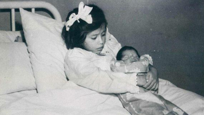 Lina Medina, perempuan yang melahirkan di usia 5 tahun.
