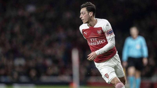 Gelandang Arsenal, Mesut Oezil