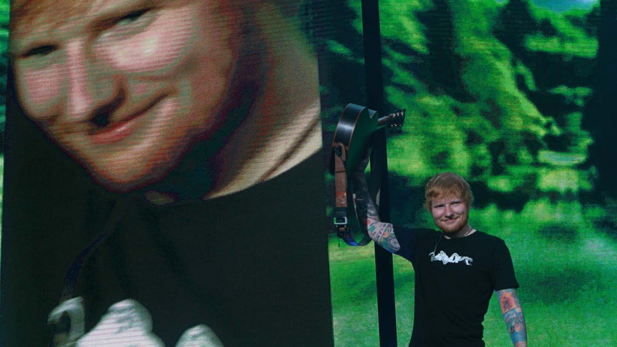 Foto Ed Sheeran Buka Konser di Jakarta dengan Permohonan Maaf