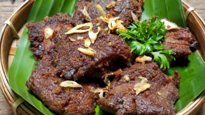 Empal gepuk daging sapi.