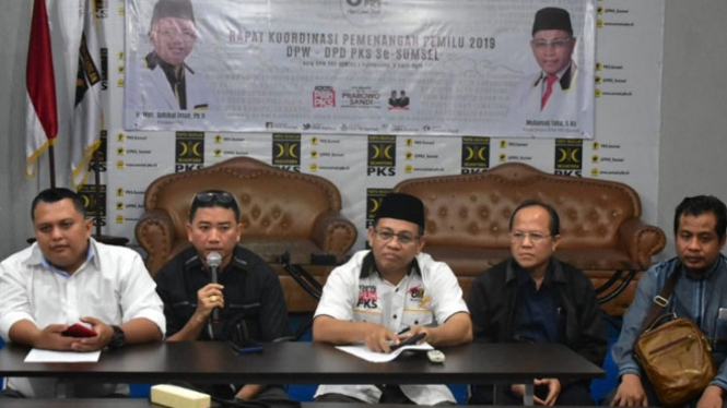 Konferesnsi Pers DPW PKS Sumsel di Sekretariat. (Foto: Istimewa)