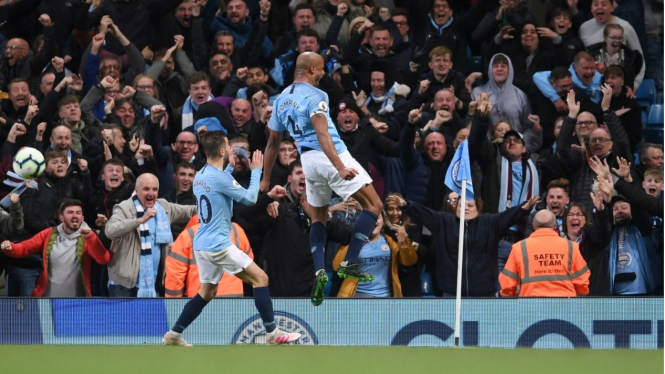 Selebrasi Vincent Kompany cetak gol kemenangan ManCity