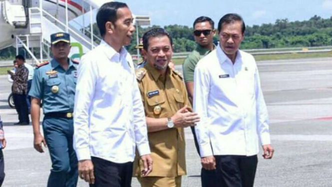 Presiden Jokowi tiba di Balikpapan sekitar pukul 12.00 WIB, Selasa, 7 Mei 2014.