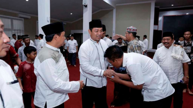 Wali Kota Semarang Hendrar Prihadi shalat tarawih bersama Muspida dan OPD Pemko Semarang di rumah dinas Wali Kota.