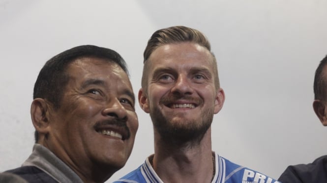 Pemain anyar Persib Bandung, Rene Mihelic diperkenalkan ke publik