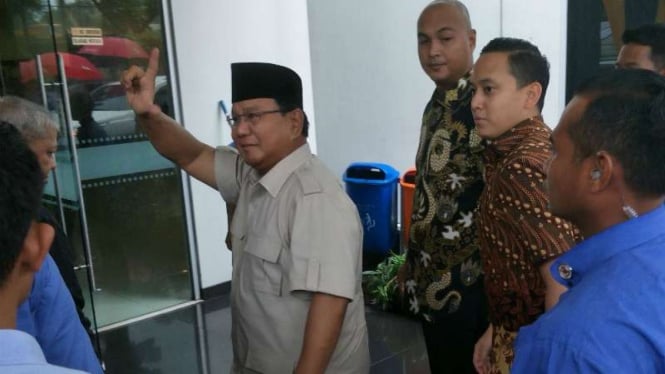 Calon presiden nomor urut 02 Prabowo Subianto di DPP Partai Keadilan Sejahtera.