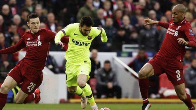 Megabintang Barcelona, Lionel Messi (kuning), dikepung pemain Liverpool