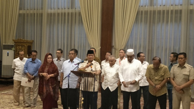 Capres 02 Prabowo Subianto menggelar konferensi pers di Kertanegara