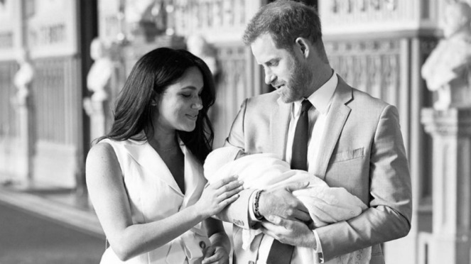 Pangeran Harry, Meghan Markle dan anak pertama mereka.