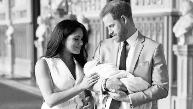 Pangeran Harry, Meghan Markle dan anak pertama mereka.