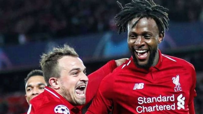 Penyerang Liverpool, Divock Origi (kanan), melakukan selebrasi usai mencetak gol