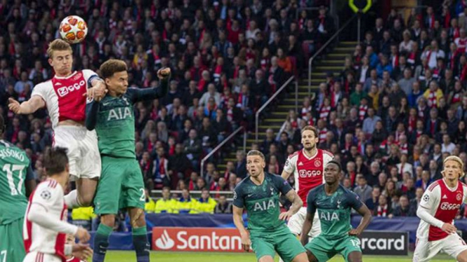 Duel Ajax Amsterdam vs Tottenham Hotspur.