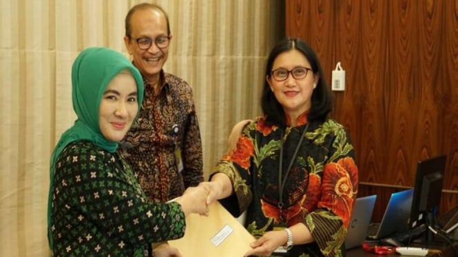 Dirut Pertamina Nicke Widyawati bersama Dirut Pertamina Hulu Energi Meidawati