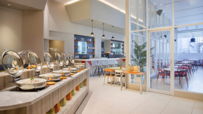 Restoran sTREAT di Ibis Styles Jakarta Mangga Dua. 