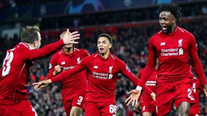 Para pemain Liverpool saat merayakan gol ke gawang Barcelona