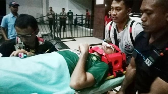 Bek Persebaya Surabaya, Otavio Dutra dilarikan ke rumah sakit