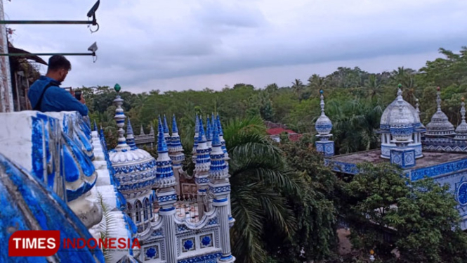 Suasana di sekitar Masjid Tiban yang dilihat dari ketinggian. (Foto: Binar Gumilang/TIMES Indonesia)