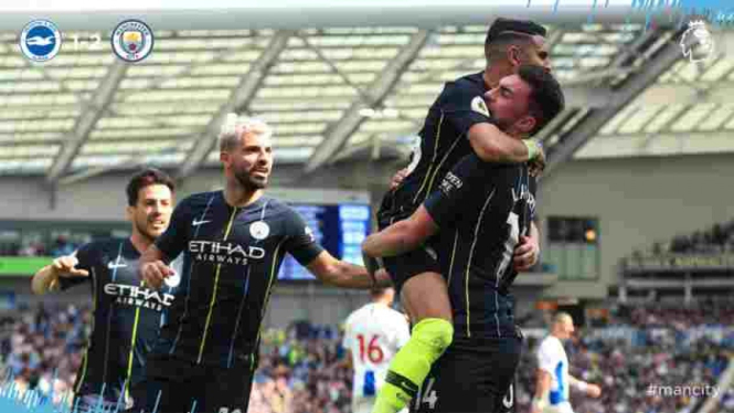 Pemain Manchester City merayakan gol ke gawang Brighton