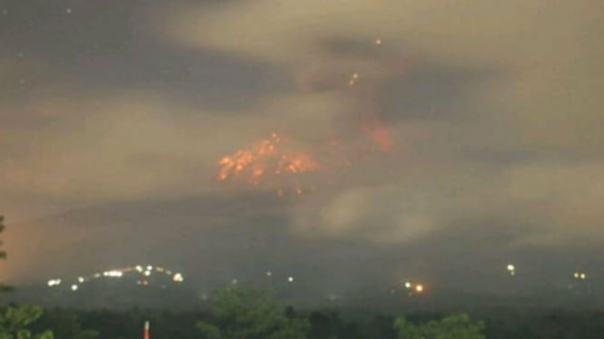 Gunung Agung erupsi Minggu malam 12 Mei 2019