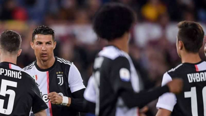 Bintang Juventus, Cristiano Ronaldo (kedua dari kiri)