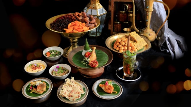 Hidangan buka puasa di Sana Sini Restaurant, Pullman Jakarta.