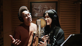 Isyana dan Gamaliel Bawakan OST Aladdin 'A Whole New World'