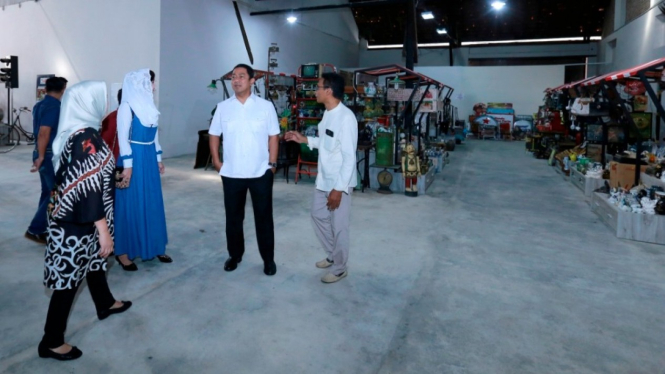 Wali Kota Semarang Hendrar Prihadi meninjau lokasi baru Pasar Klitikan di Gedung PPI Kawasan Kota Lama Semarang