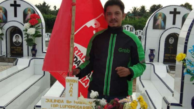 Driver Ojek Online Erwin Siahaan lolos menjadi anggota DPRD Medan dari PSI.