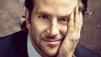 Bradley Cooper Dikabarkan Berkencan dengan Politisi Muslim Amerika