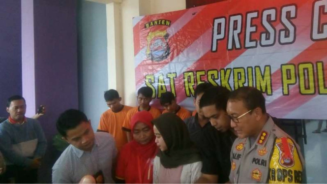 Kapolresta Tangerang Kombes Pol Sabilul Alif (kanan) di Mapolresta Tangerang.