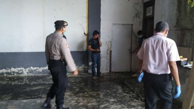 Polisi memeriksa lokasi penemuan jenazah wanita terpotong-potong di Pasar Besar, Kota Malang, Jawa Timur, pada Selasa, 14 Mei 2019.