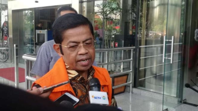 Mantan Mensos Idrus Marham saat  diperiksa penyidik KPK.