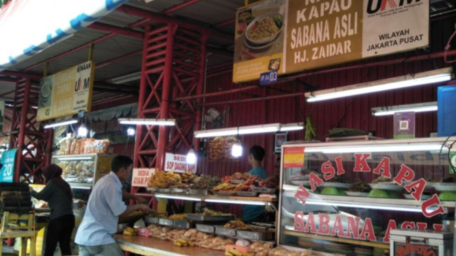 Pedagang kuliner Minang di Jalan Kramat Raya