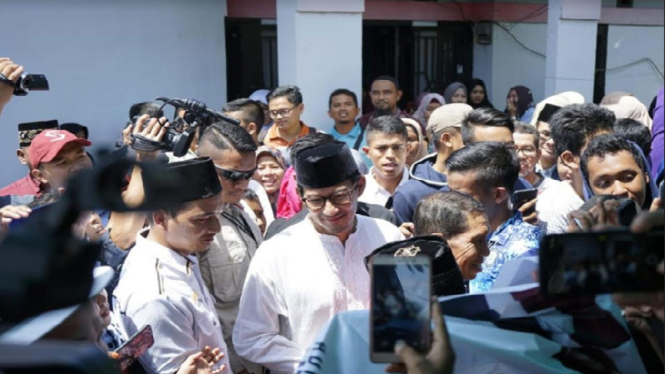 Sandiaga Uno melayat rumah Ketua KPPS di Pekanbaru yang meninggal dunia