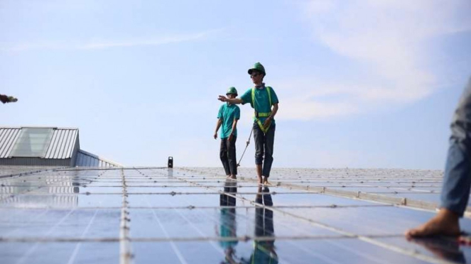 Instalasi solar cell atau PLTS di Pesantren Wali Barokah Kediri