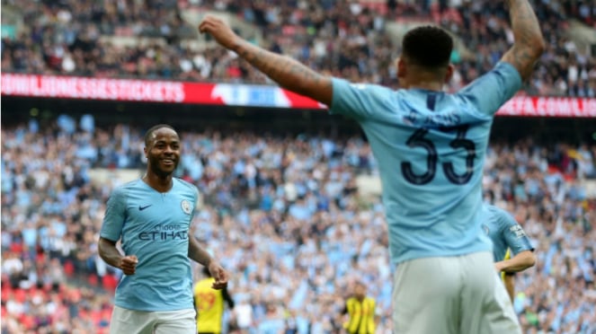 Raheem Sterling dan Gabriel Jesus merayakan gol Manchester City