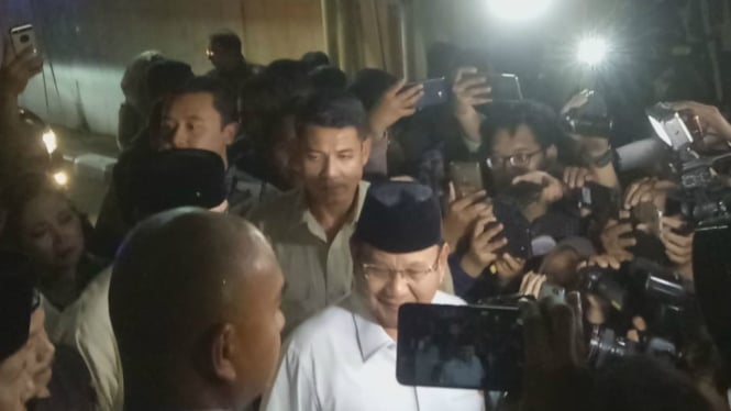 Capres Prabowo Subianto saat ingin jenguk Eggi Sudjana dan Lieus Sungkharisma di Polda Metro Jaya.